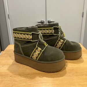 UGG Women’s Classic Mini Platform - Braid Olive Bootie